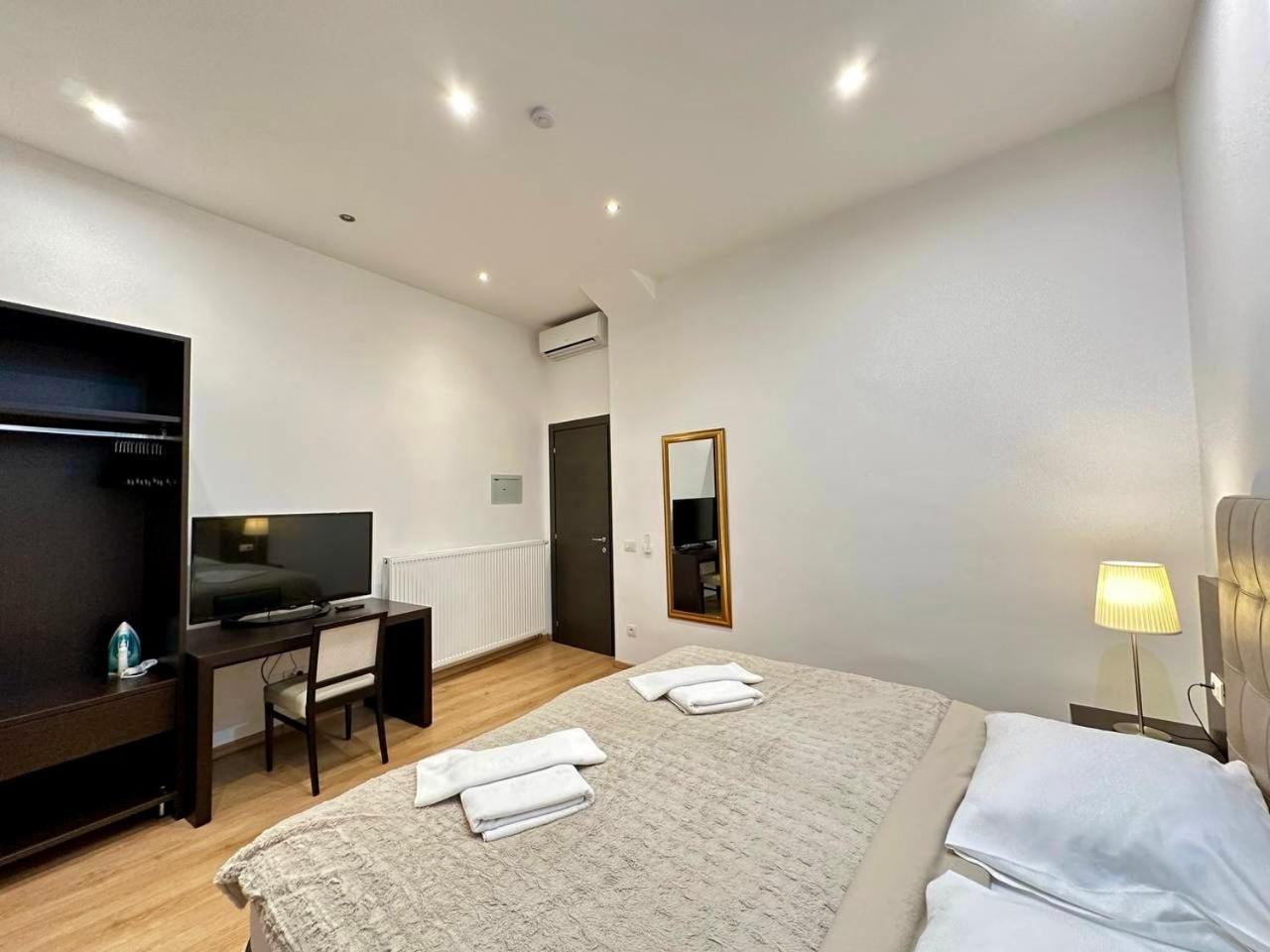 Riverside Palace Apartmán *