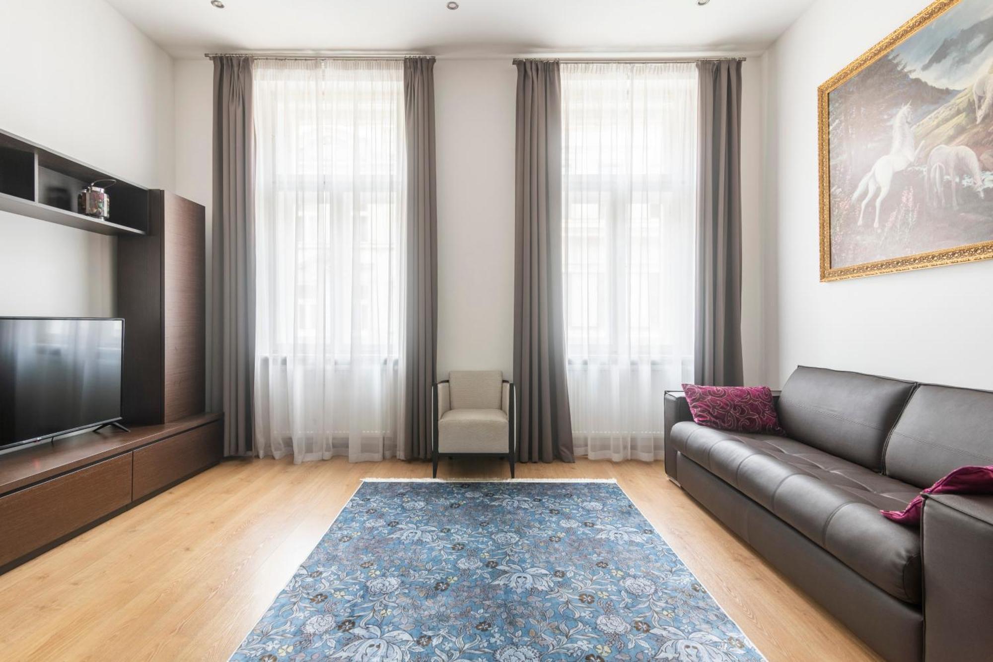 Riverside Palace Apartmán *