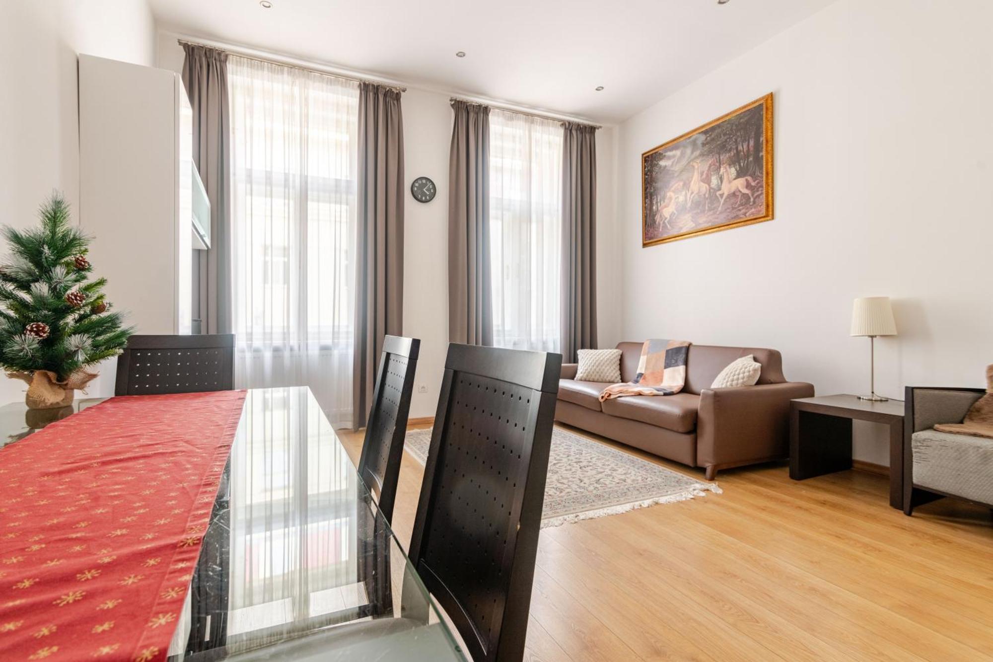 Riverside Palace Apartmán *
